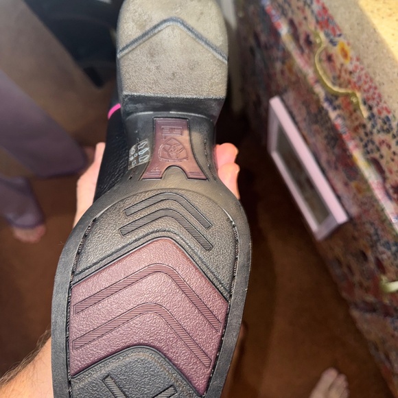 Ariat Black Cowgirl Boots. Size 8 Excellent condition! - Picture 7 of 10